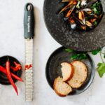 Microplane Zester Küchenreibe Anthrazit – Profi-Reibezange für Käse, Zitrus & Gewürze – Bild 8