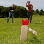 Relaxdays Kubb Wikingerspiel aus Kiefernholz – Strategisches Wurfspiel für 2–12 Spieler – Bild 6