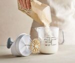 Betty Bossi Omeletten-Mixer – Teigmixer & Messbecher für Omelett & Crêpes – Bild 2
