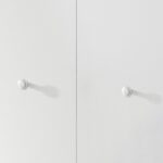 Olivia Garderobenschrank Weiss 130x186 cm – Babyzimmer Kleiderschrank mit 3 Türen – Bild 5