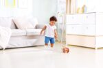 Hape Schieberegenbogen – Montessori Holzspielzeug für Motorikentwicklung ab 12 Monaten – Bild 2