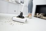 KÄRCHER Akku-Besen KB 5 – Elektrischer Besen mit 30 Min Laufzeit für Hart- & Teppichböden – Bild 2