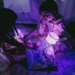 Glo Pals Lila Leuchtwürfel 4er-Set – Interaktives Wasserspielzeug mit Leuchteffekt – Bild 2