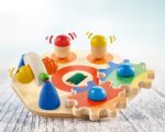 Selecta Minitivity Motorikspielzeug aus Holz – 3 Spielstationen für Babys ab 1 Jahr – Bild 2