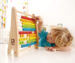 Hape Regenbogen-Abakus – Holz-Rechenrahmen mit 100 Kugeln für frühe Mathematik – Bild 2