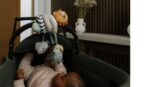 Nuby Kinderwagen-Spirale mit Sensorik-Plüschtieren – Entwicklungsspielzeug ab Geburt – Bild 2