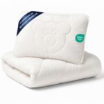 Totsy Baby Kinderbettdecke 120x90 cm mit Kissen – Ganzjahresdecke Steppdecke Weiss
