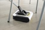 KÄRCHER Akku-Besen KB 5 – Elektrischer Besen mit 30 Min Laufzeit für Hart- & Teppichböden – Bild 3