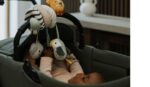 Nuby Kinderwagen-Spirale mit Sensorik-Plüschtieren – Entwicklungsspielzeug ab Geburt – Bild 7