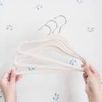 3 Sprouts Kinder Kleiderbügel aus Samt 30er Set – Rutschfest für Baby- & Kleinkinderkleidung – Bild 8
