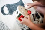 Small Foot Nachzieh-Stecktier Schnecke – Motorikspielzeug zum Laufenlernen ab 12 Monaten – Bild 8