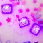 Glo Pals Lila Leuchtwürfel 4er-Set – Interaktives Wasserspielzeug mit Leuchteffekt – Bild 6