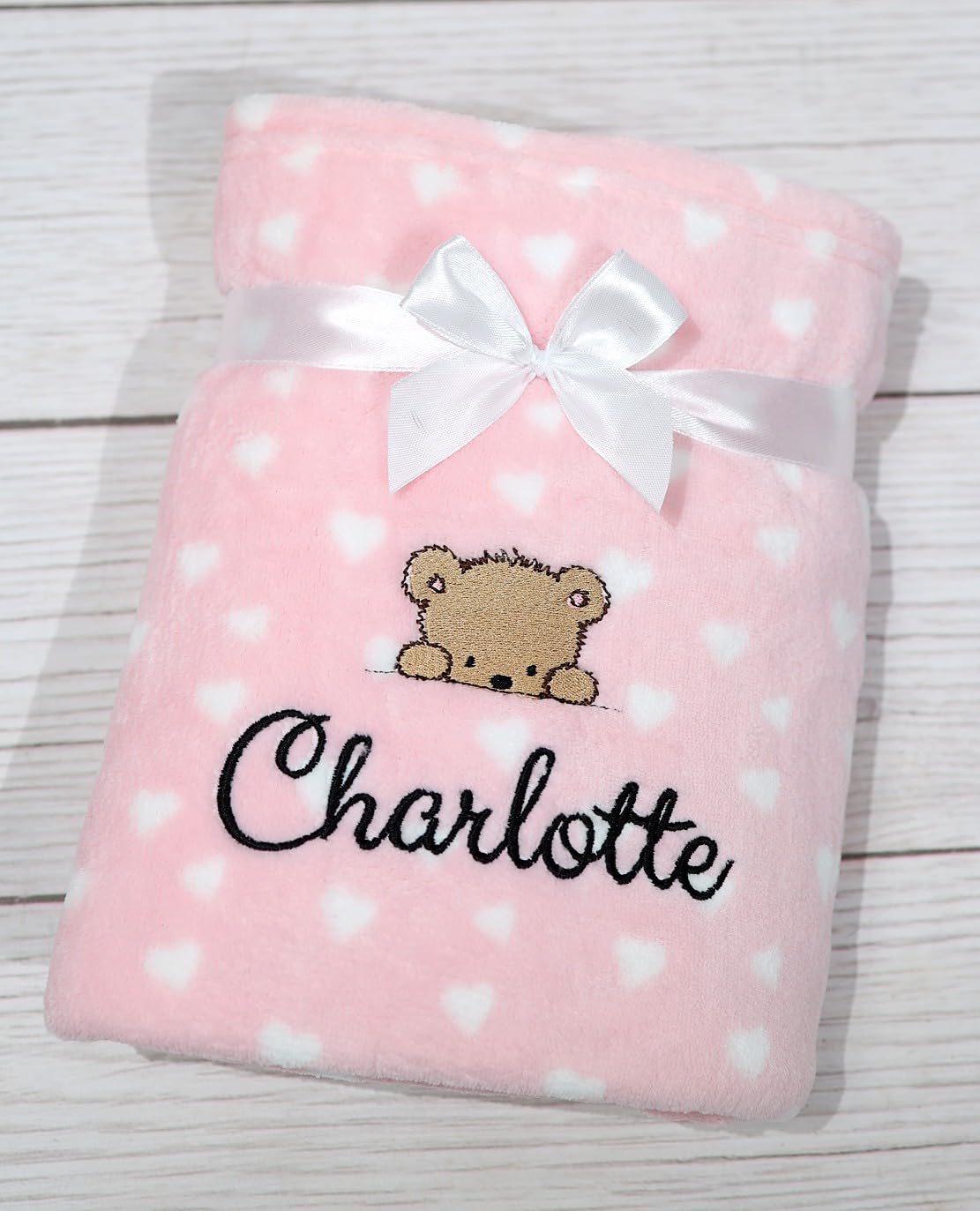 BotoBaby Personalisierte Kuscheldecke 75x100 cm – Rosa mit Herzen & Namensstickerei