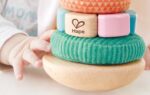 Hape Stapel-Langohrhase – Holz-Stapelspielzeug mit bunten Ringen für Kleinkinder ab 10 Monaten – Bild 6