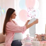Tigvio Baby-Bodies zum Bemalen – 8er-Set mit Textilstiften & Schablonen für Babyparty – Bild 2