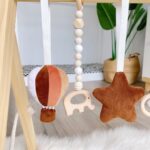 Caudblor Spieltrapez Holz 60x43x40cm – Babygymnastik & Motoriktraining für Neugeborene – Bild 3