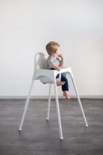 IKEA ANTILOP Hochstuhl mit Sicherungsgurt – Kinderstuhl in Weiss für sicheres Essen – Bild 4