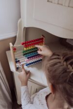Natureich Holz-Abakus 10x10 Rechenbrett – Montessori Lernspielzeug für Grundschüler – Bild 6