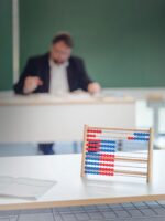 Betzold Holz-Rechenschieber 100 – Abakus für Grundschule Rechnen lernen – Bild 2