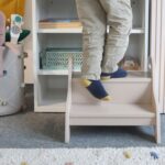 Kindsgut Holztritt 2-stufig Sand – Tritthocker aus Holz für Kinder – Bild 10