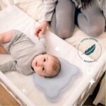 KOALA BABYCARE Babykissen gegen Plagiozephalie mit Memory Foam – Zertifiziert & inklusive 2 Bezügen – Bild 4