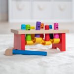 Melissa & Doug Hämmerbank – Holzspielzeug zur Förderung der Feinmotorik ab 2 Jahren – Bild 8
