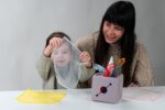 Taf Toys Pop-up-Tücherbox – Motorik-Spielwürfel mit 10 Tüchern für Babys ab 12 Monaten – Bild 2