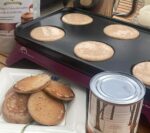 LITTLE BALANCE Pancakes Party 1500-6 – Pfannkuchenmaschine für 6 Personen mit Antihaftplatte – Bild 2