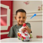 PAW PATROL Fire Rescue Marshalls Feuerwehr-Fahrzeug – Actionspielzeug mit Löschspritze ab 3 Jahren – Bild 2