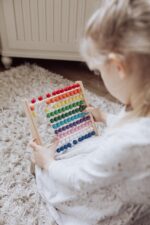 Natureich Holz-Abakus 10x10 Rechenbrett – Montessori Lernspielzeug für Grundschüler – Bild 5