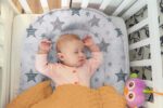 KOSPU Babynest 80x70cm aus 100% Baumwolle – Sicherer Kokon für Neugeborene – Bild 2
