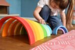 small foot Regenbogen XL Bausteine aus Holz – Montessori Spielzeug ab 1 Jahr – Bild 14