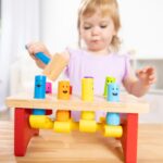 Melissa & Doug Hämmerbank – Holzspielzeug zur Förderung der Feinmotorik ab 2 Jahren – Bild 2