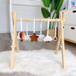 Caudblor Spieltrapez Holz 60x43x40cm – Babygymnastik & Motoriktraining für Neugeborene