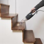 Amazon Basics Stielstaubsauger 2-in-1 mit ECO-Motor – Kabelgebunden für effiziente Haushaltsreinigung – Bild 2