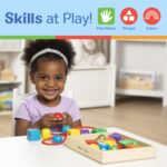 Melissa & Doug Fädelspiel mit 30 Holzperlen – Motoriktraining für Kinder ab 3 Jahren – Bild 5
