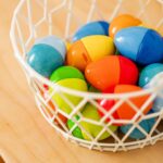 HABA Musikeier – 5 Rasseleier aus Buchenholz für musikalische Frühförderung ab 2 Jahren – Bild 6