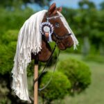 Hobby Horse Land Sunny Dream A3 – Steckenpferd mit Glitzer-Trense für Kinder ab 5 – Bild 2