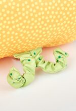 Sigikid Krabbelrolle Hase – Babyspielzeug mit Rassel, Spiegel & Greifhenkeln – Bild 6