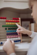 Natureich Holz-Abakus 10x10 Rechenbrett – Montessori Lernspielzeug für Grundschüler – Bild 2