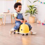B. toys Boom Buggy – Holz-Rutscherfahrzeug Biene mit 360° Rädern für Kleinkinder ab 18 Monaten – Bild 2
