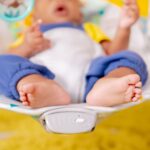 Bright Starts Babywippe Safari Fun – Beruhigende Vibrationen & Spielbogen für Neugeborene – Bild 6