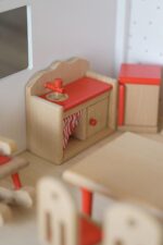 Goki Puppenmöbel Küche – Holzmöbel für kreatives Rollenspiel im Puppenhaus – Bild 2
