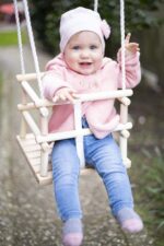 Eichhorn Gitterschaukel 30x30 cm – Sichere Holzschaukel mit höhenverstellbaren Seilen für Kleinkinder ab 1 Jahr – Bild 4