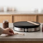 KLAMER Crêpes Maker 30 cm mit Antihaftbeschichtung & Holz-Zubehör – 1400 Watt – Bild 8