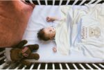 KIDDI-MEDIA Babydecke Hellblau mit Bär – Personalisiert mit Name & Geburtsdatum – Bild 7