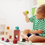 Battat Zählen & Sortieren Würfel – Holz-Formensortierspiel mit 10 nummerierten Formen ab 1 Jahr – Bild 2