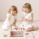 Joyreal 4-in-1 Montessori Holzspielzeug ab 1 Jahr – Hammerspiel, Xylophon & Motorikspielzeug – Bild 2