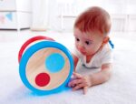 Hape Baby-Trommel – Interaktives Musikspielzeug mit Lichtern für Kleinkinder ab 6 Monaten – Bild 2