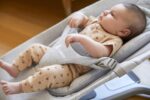 Ergobaby Evolve 3in1-Babywippe – Mitwachsend von 2,5–11,3 kg mit Neugeborenen-Einsatz – Bild 5
